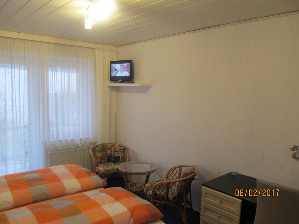 Отель Pension Check In Гюстров Экстерьер фото